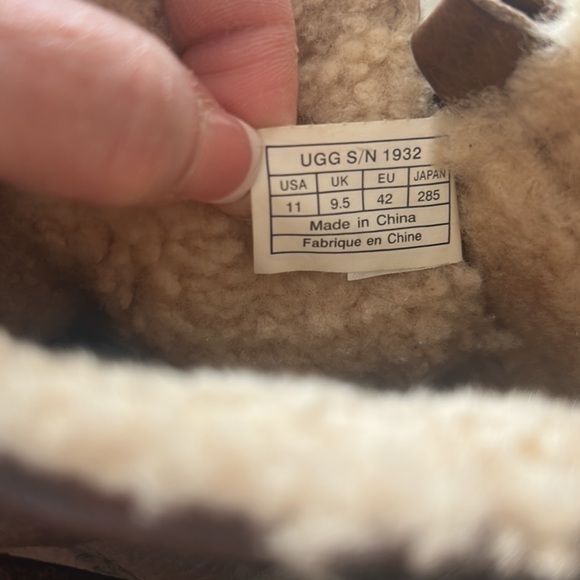 UGG Tan Ankle Boots with Cream Fleece - Picture 10 of 11